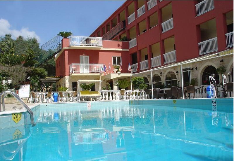 Hotel Oasis