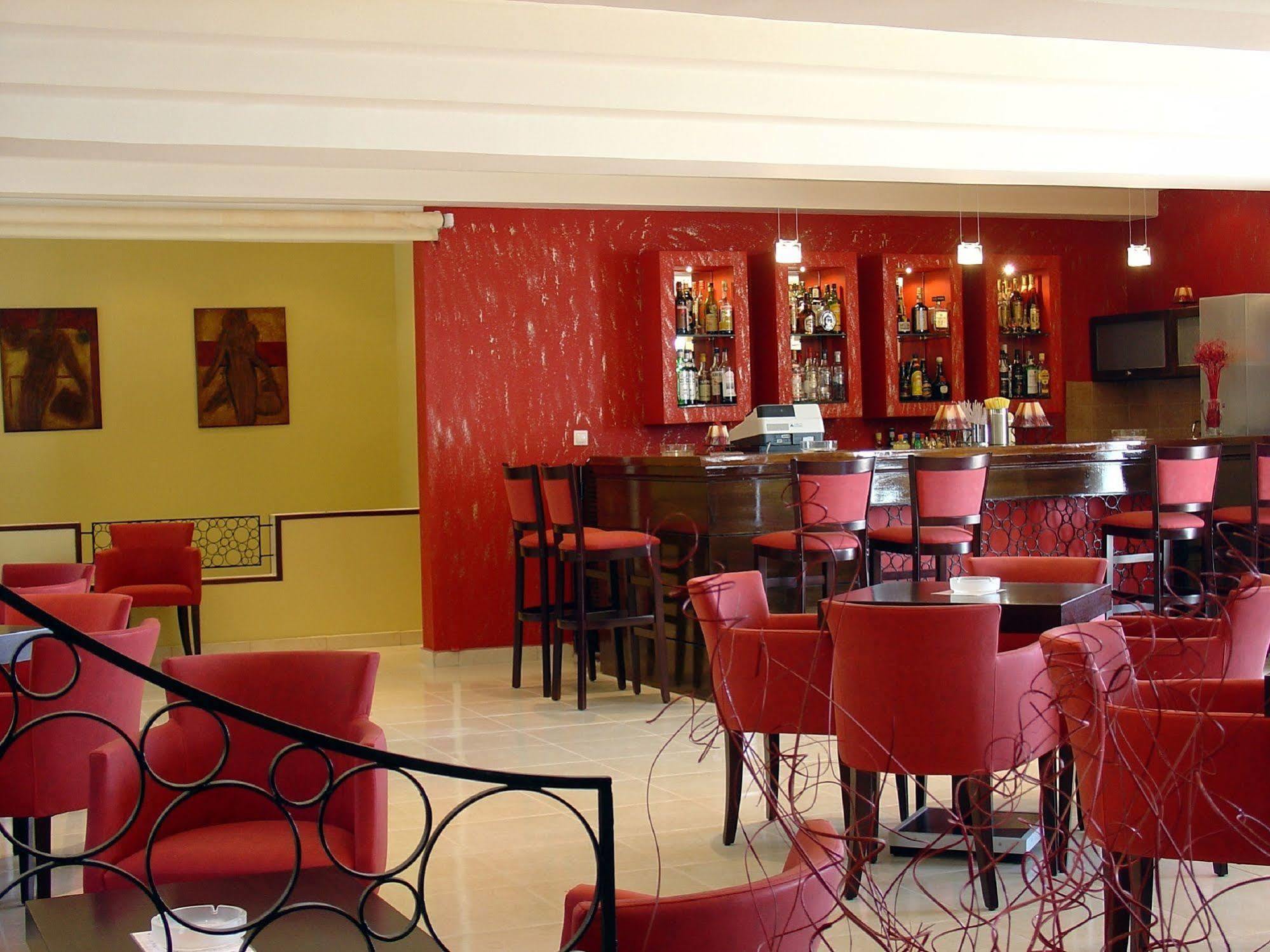 Oasis Hotel 3*